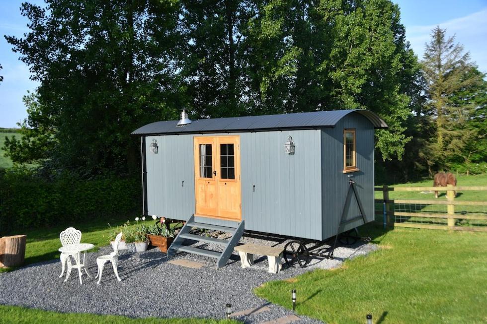 The Shepherds Hut Кармартен Экстерьер фото