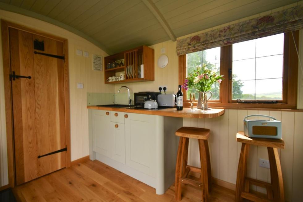 The Shepherds Hut Кармартен Экстерьер фото