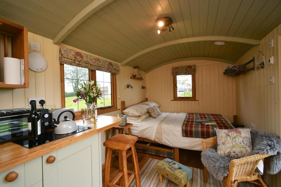 The Shepherds Hut Кармартен Экстерьер фото